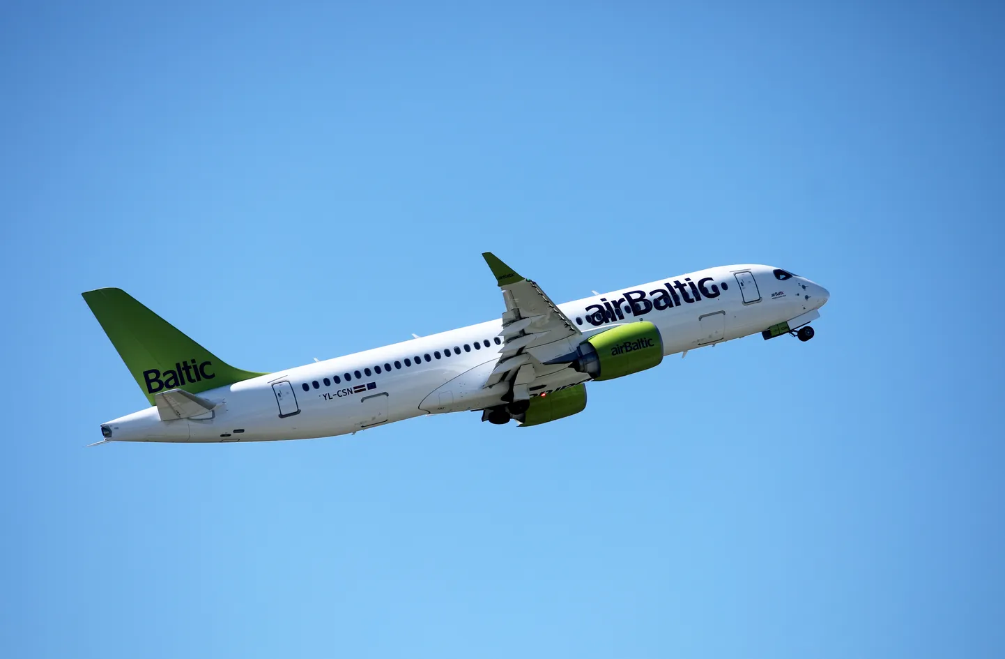 Самолет airBaltic
