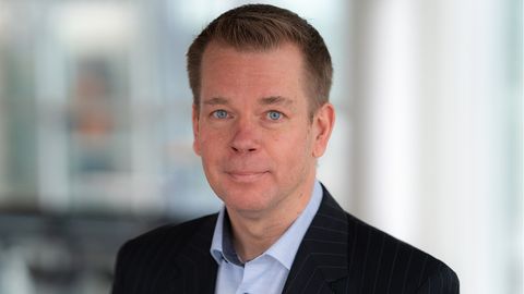 AMATPERSONU DEKLARĀCIJAS ⟩ "airBaltic" jaunā izpilddirektora Hildēna alga par teju piektdaļu mazāka nekā priekšgājējam Gausam