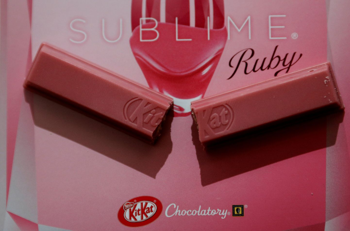 Ruby šokolaad on valmistatud roosadest Ruby kakaoubadest.
