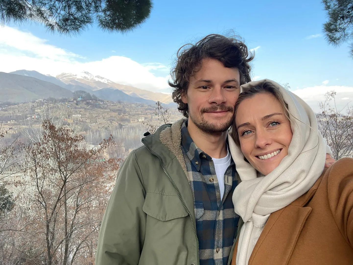 Charlotte Bellis koos elukaaslase Jim Huylebroekiga Kabulis.