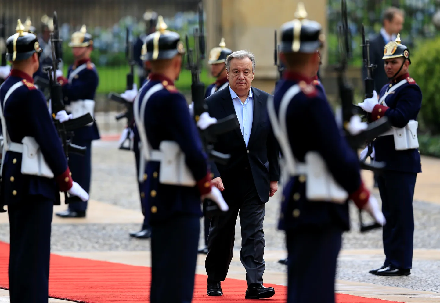 Antonio Guterres saabumas Bogota presidendipaleesse.