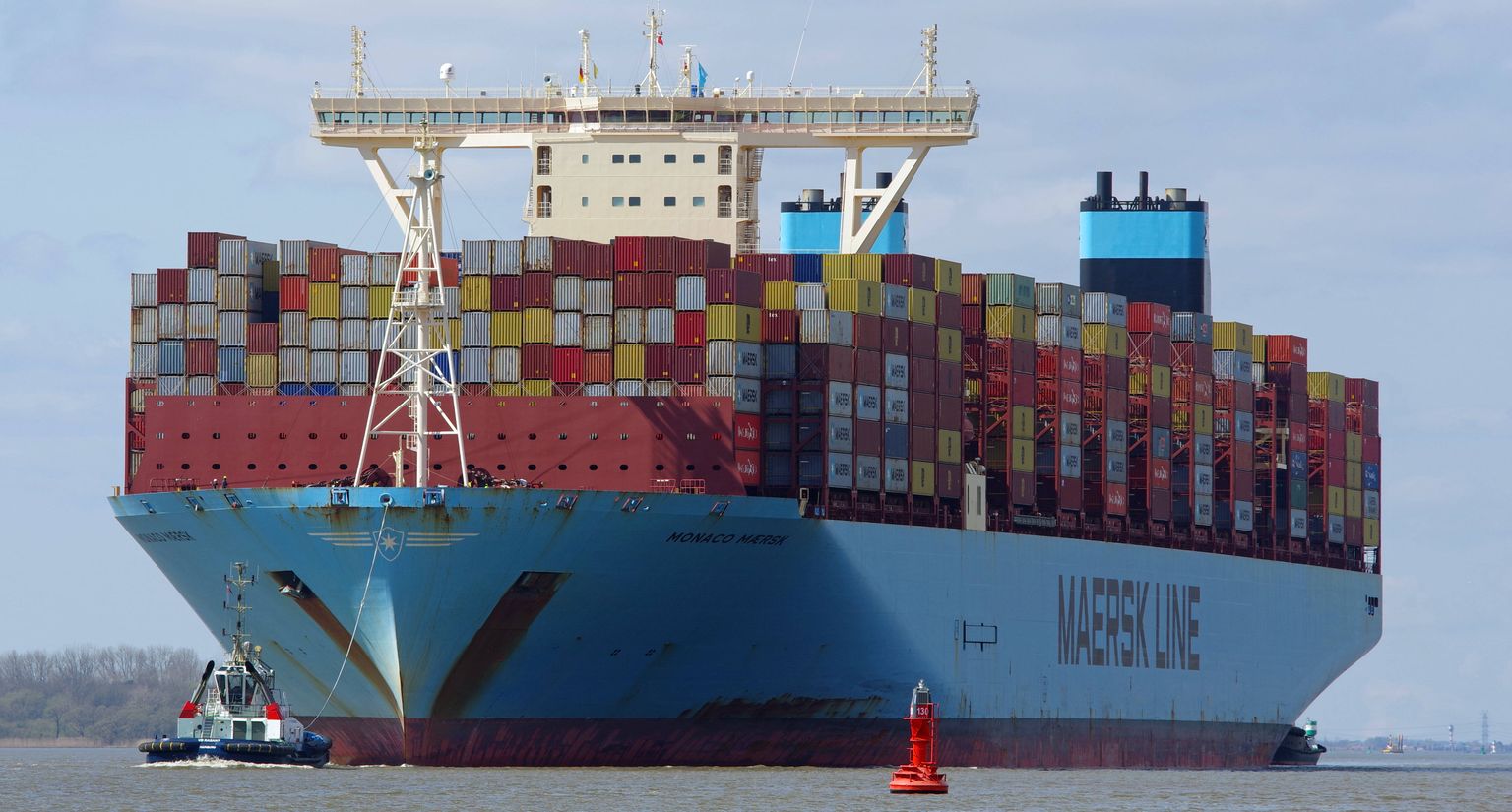 Maeski konteinerilaev sõidab Hamburgi sadamasse