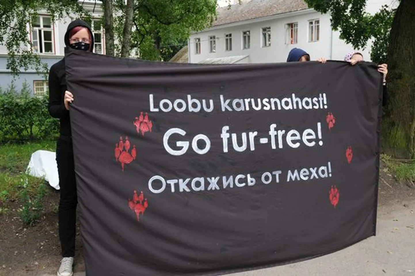 Karusnahavastaste meeleavaldus Suurbritannia saatkonna ees 16. juulil 2008.