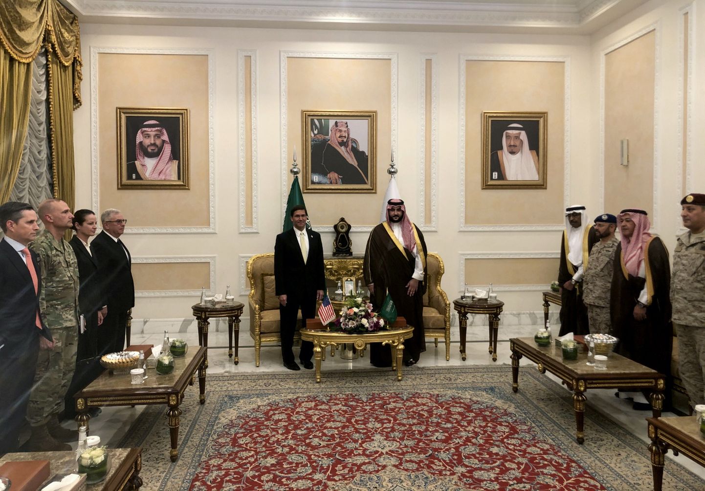 USA kaitseminister Mark Esperit võttis vastu Saudi Araabia kroonprints Mohammed bin Salman .