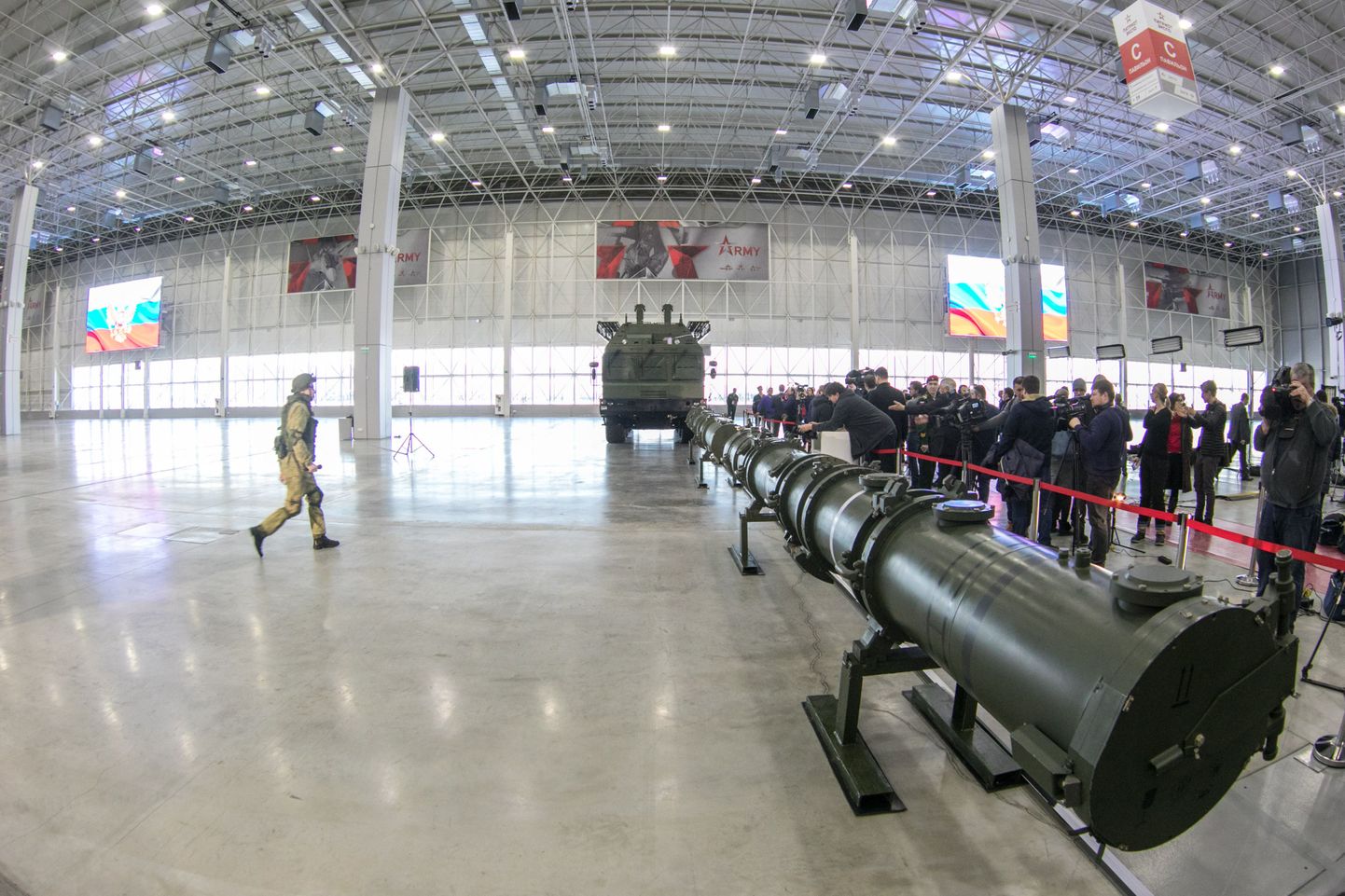 Venemaa 9M729 maalt tulistatava tiibraketi esitlus.