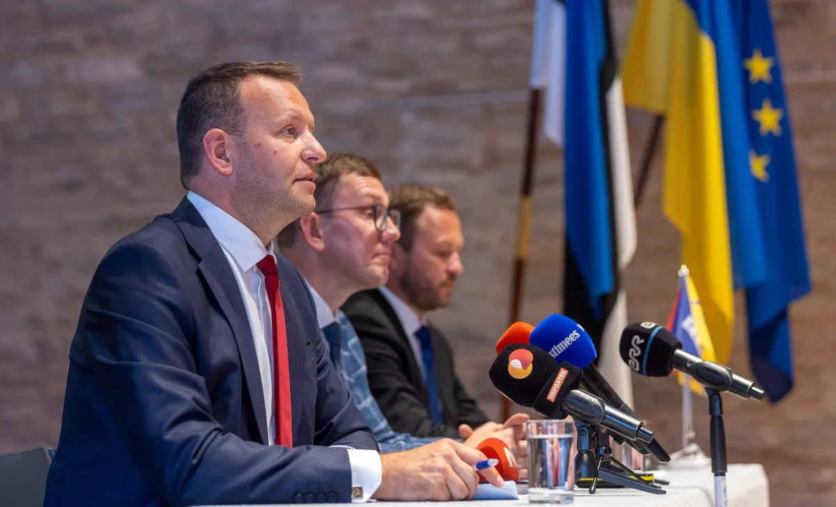 Loodava valitsuskoalitsiooni leppe tutvustamine reedel riigikogu konverentsisaalis.
