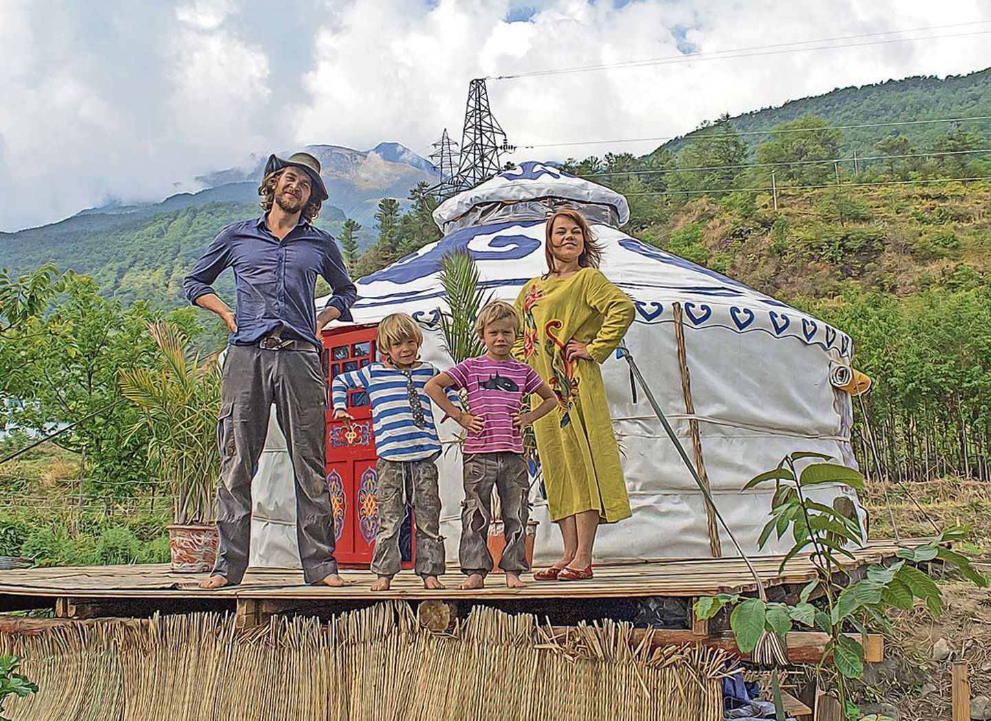Hiinas kolisid isa Arbo, ema Tuuli ja vennad Andres ja Kristjan elama jurtasse.