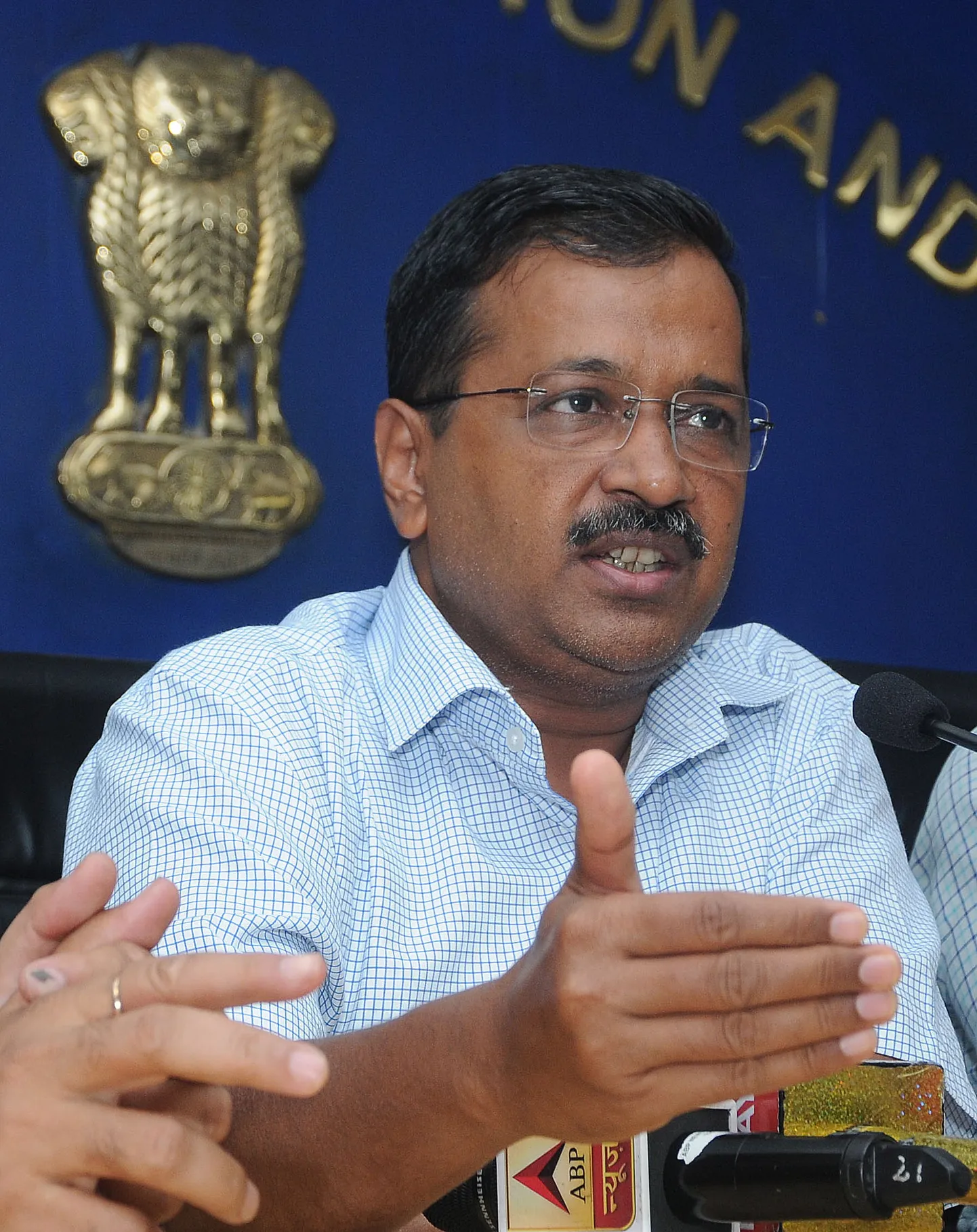 India pealinna New Delhi linnavalitsuse juht Arvind Kejriwal esmaspäeval pressikonverentsil.
