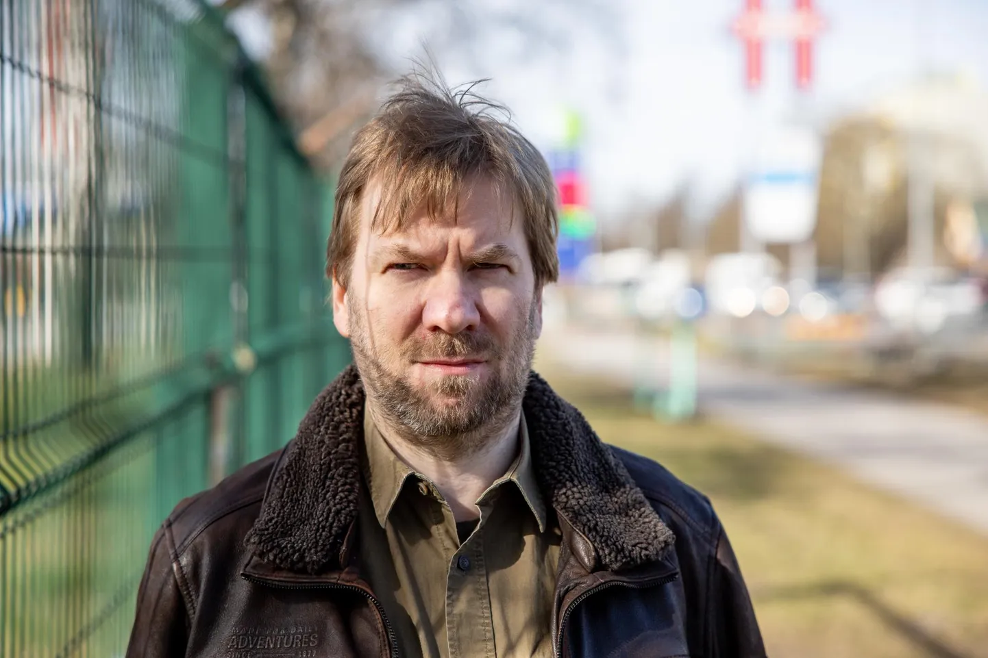 Relvaomanike liidu juhatuse liige Vootele Voit ütles, et relvaomanikud ootavad seadusesse pikisilmi mõningaid muudatusi, näiteks et relva soetamise otstarbe hulka kuuluks ka laskeharrastus. Samuti teevad muret hoiustamiseks lubatud väikesed padrunikogused.