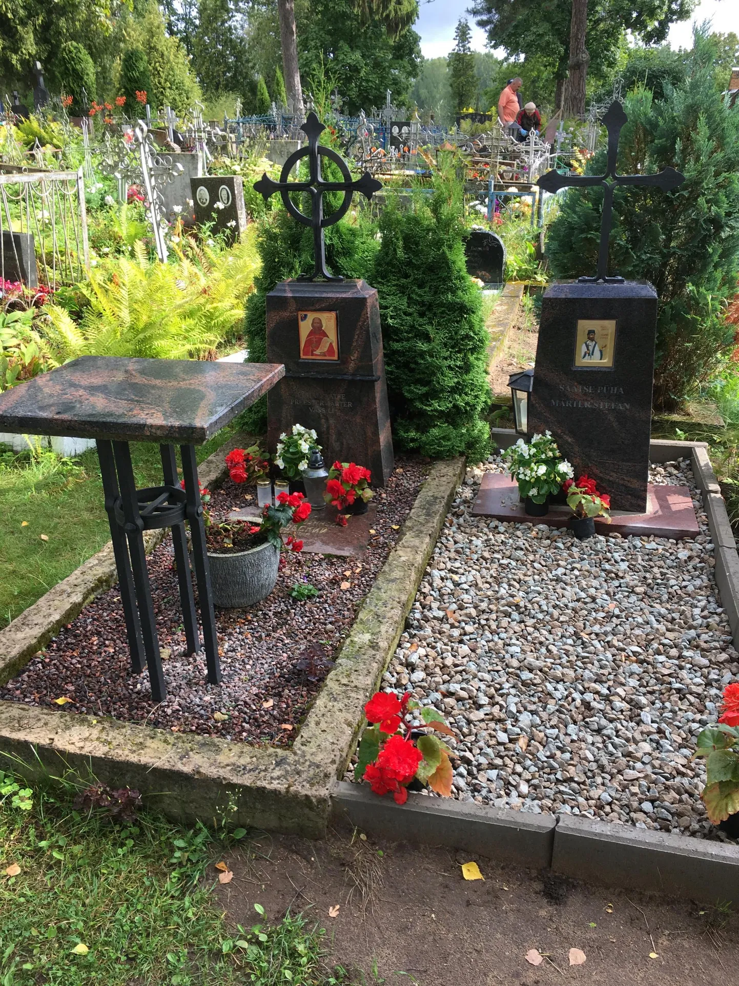 Saatse pühade märtrite hauad