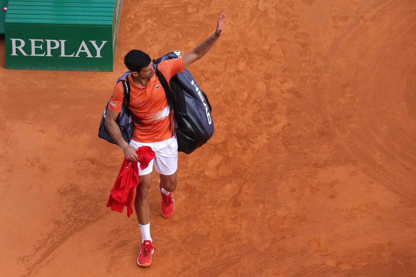 Novak Djokovic pidi Monte Carlos varakult reketid pakkima.