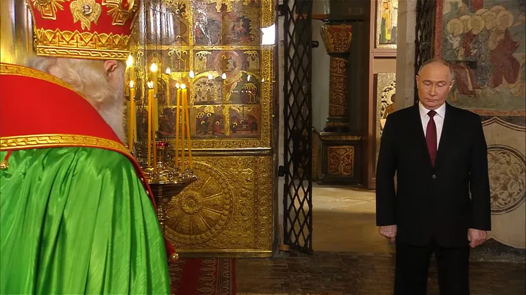 Патриарх Кирилл после специальной церковной службы в день инаугурации президента РФ оправдывает военные преступления Путина, 7 мая 2024 года, Москва.