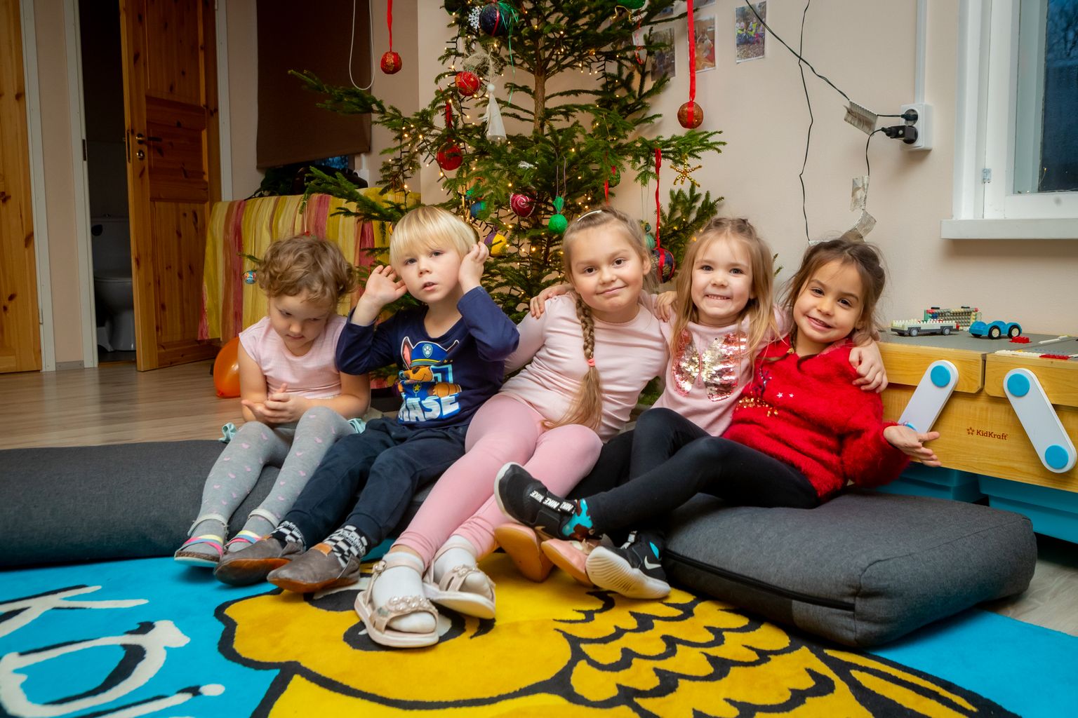 JÕULUJUTTU ajasid Saarte Hääle ajakirjanikuga Marlee, Oskar, Sofia, Adeele ja Bronte Björk Kuressaare eralasteaiast Kõige Suurem Sõber.