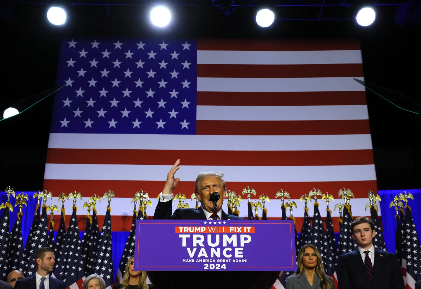 Vabariiklaste presidendikandidaat Donald Trump kuulutas end Floridas poolehoidjate poole pöördudes USA valimiste võitjaks.