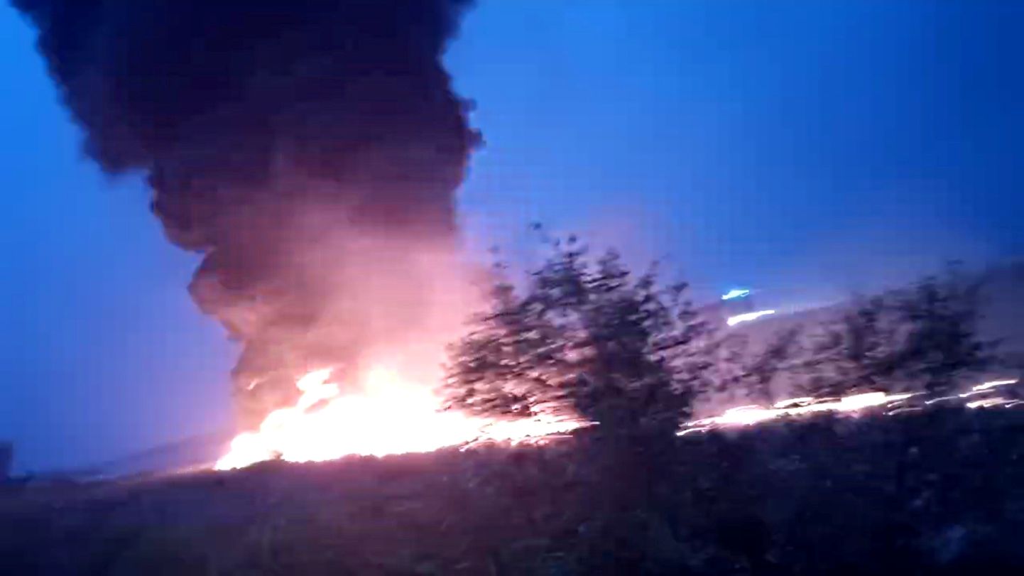 Загоревшийся самолет в Сочи.