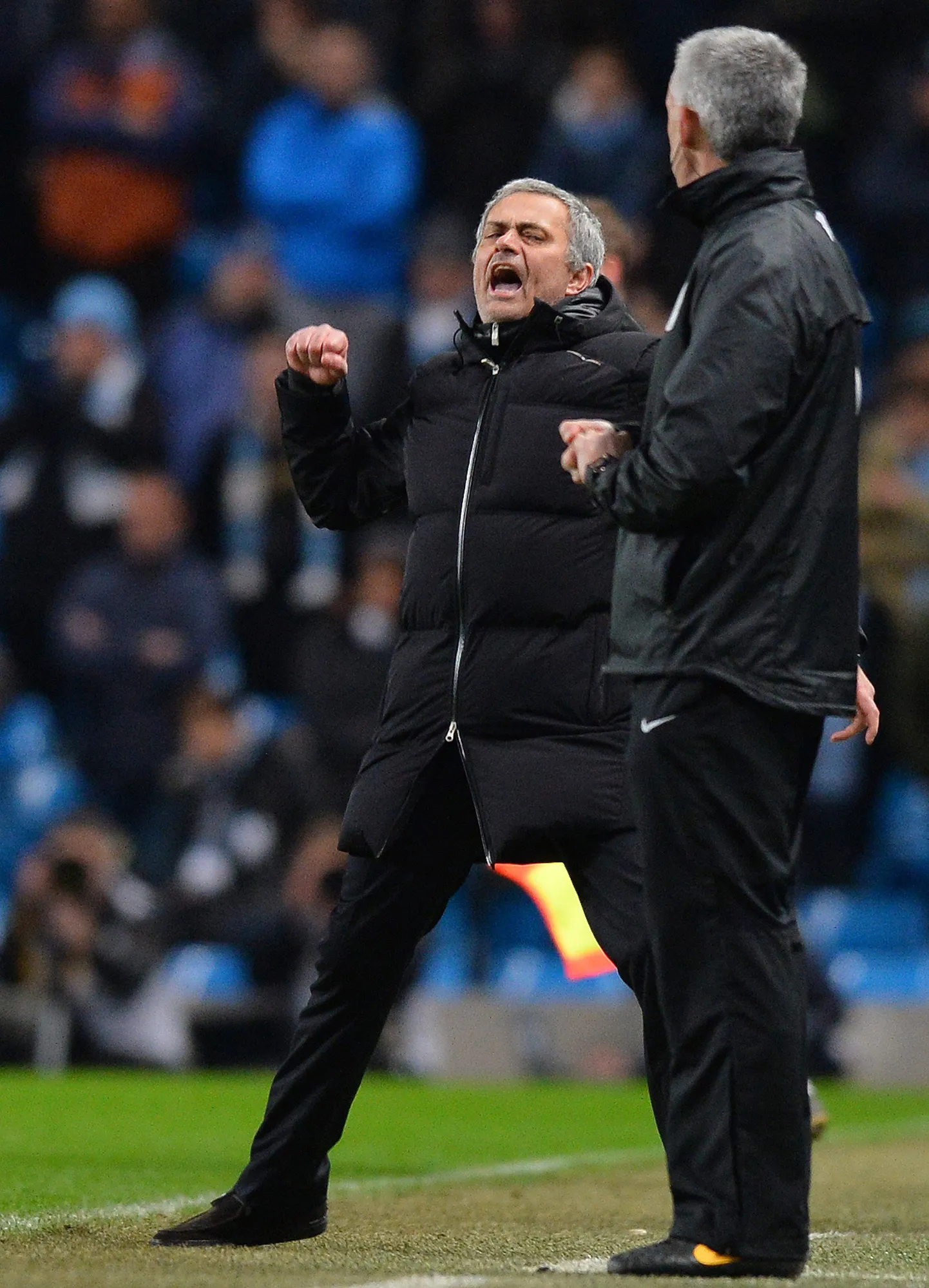 Jose Mourinho (vasakul) tähistamas väravat, mis tõi neile 1:0 võidu Manchester City üle.