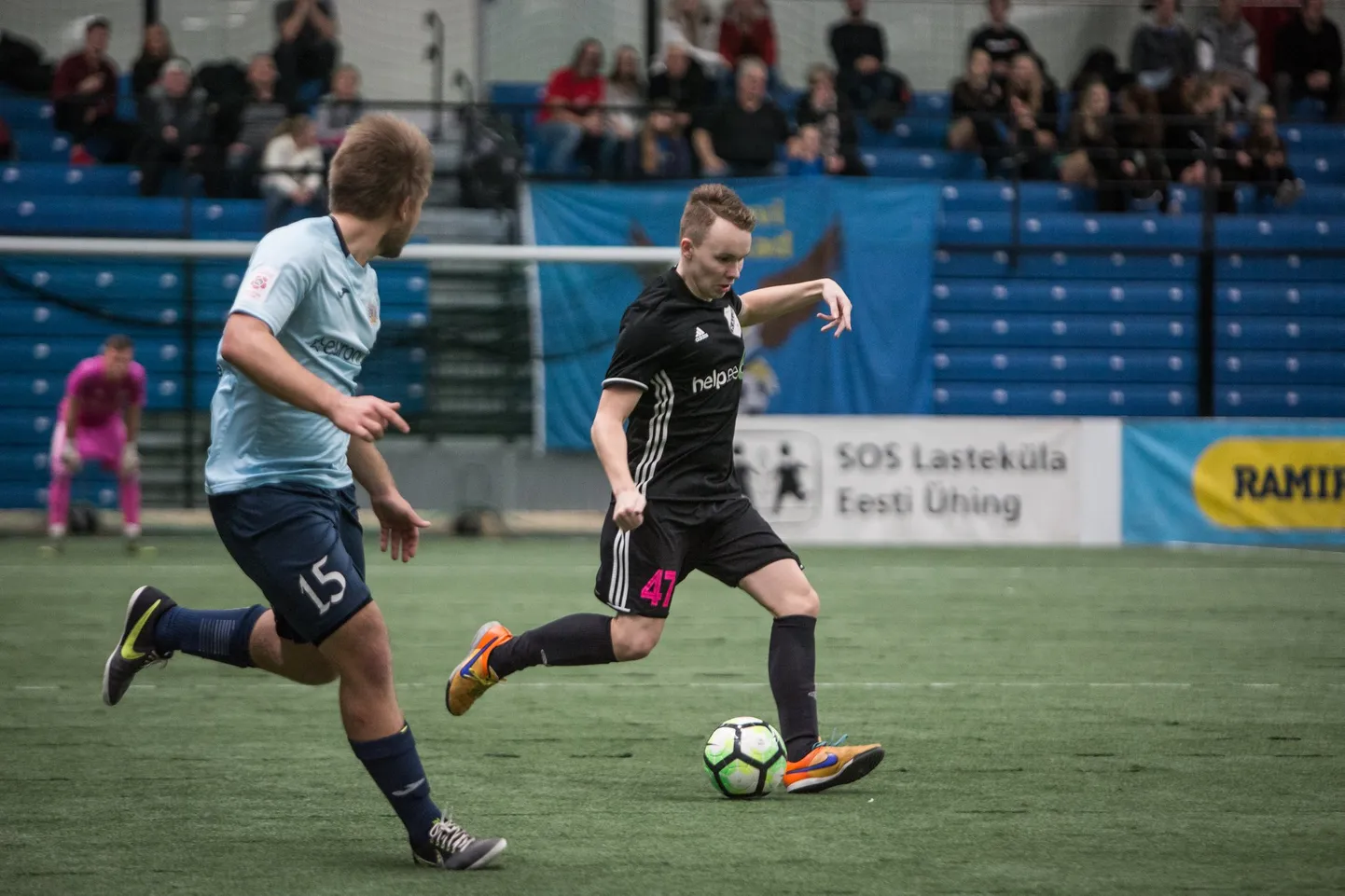 20aastane Võru jalgpallur Sander Taan (nr 47) sai näidata oma oskusi valitsevale Eesti meistrile Nõmme Kaljule.