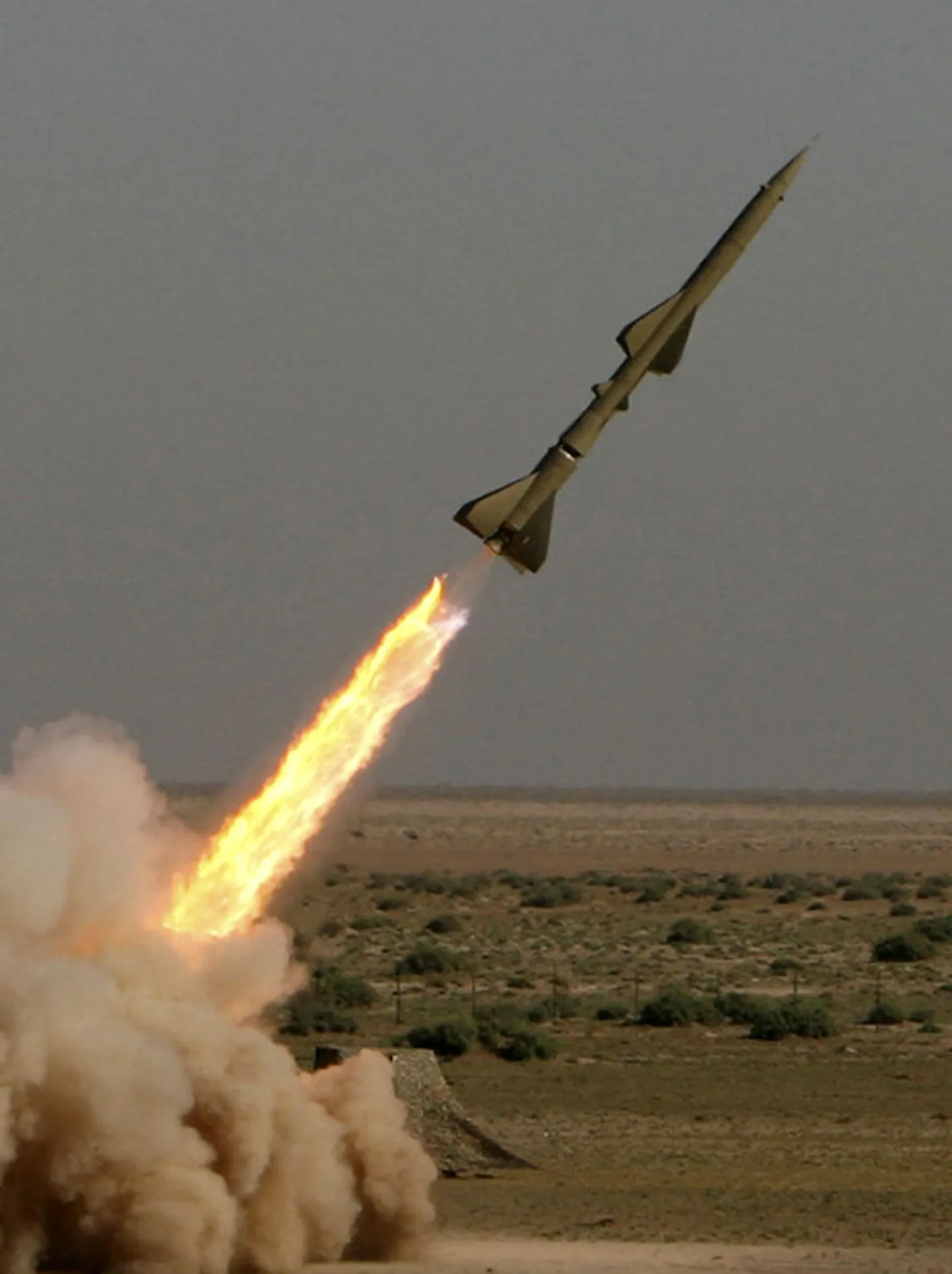Запуск ракеты малой дальности «Тондар 69».