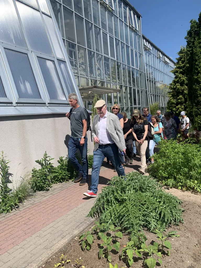 Loodusfestivali ekskursioon Tartu Botaanikaaias Urmas Kõljala juhatusel.