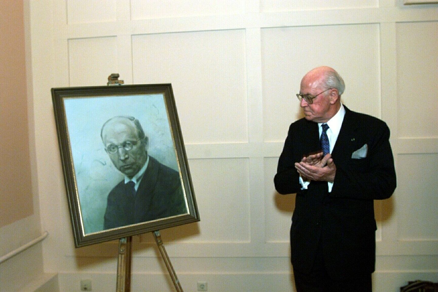 Jüri Uluotsa 110. sünniaastapäeva tähistamisel Rotalia majas osales president Lennart Meri ja eemaldas pidulikult katte Jüri Uluotsa portreelt, mille oli selleks puhuks maalinud Imat Suumann.