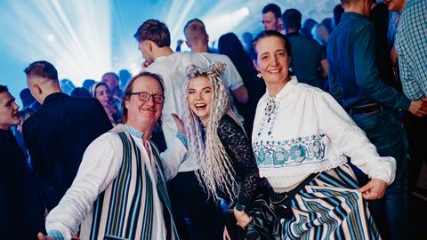 ГАЛЕРЕЯ ⟩ Афтерпати Дня независимости прошла в Таллинне с огоньком: звезды и политики
