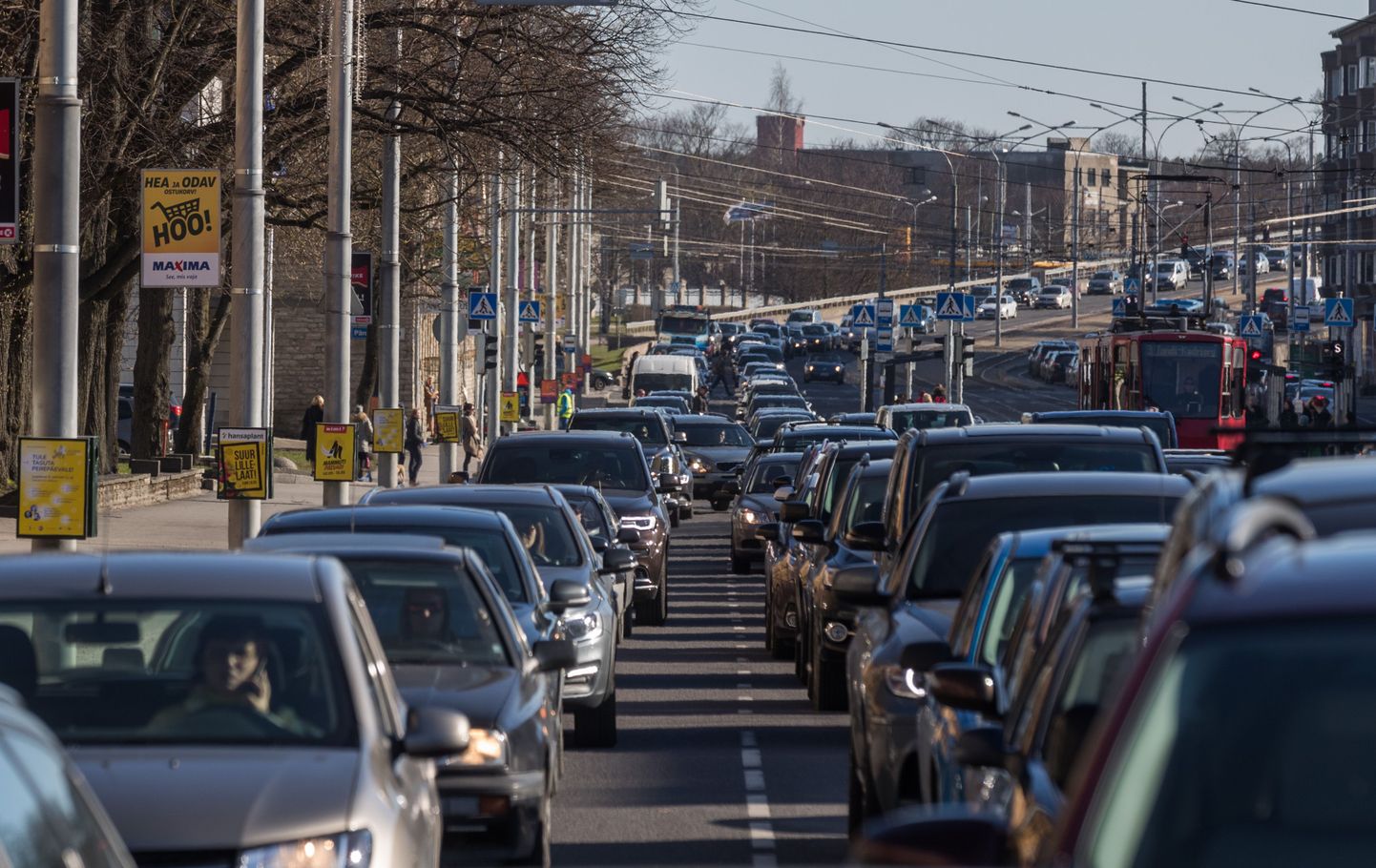 Eesistumine muudab Tallinna kesklinnas autoga liiklemise keeruliseks.