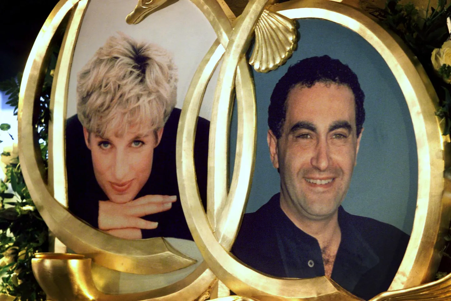 Diana ja Dodi pildid Harrodsi kaubamajas. REUTERS/Dylan Martinez/Files (BRITAIN) FOTO: Dylan Martinez