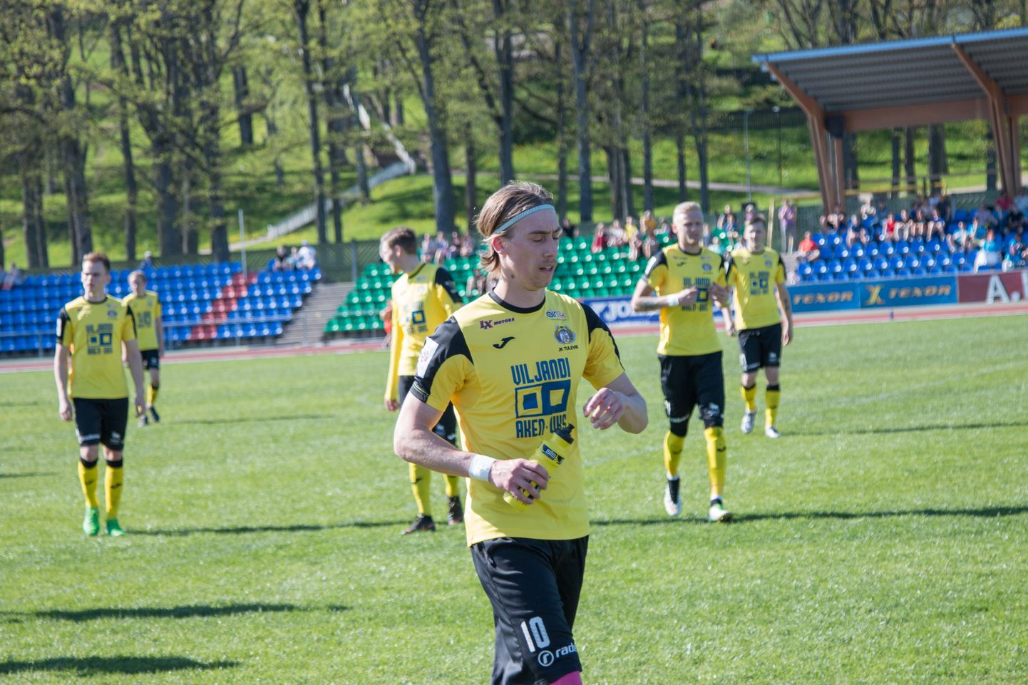 Viljandi JK Tulevik kohtub täna kell 13 linnastaadionil FC Kuresaarega.