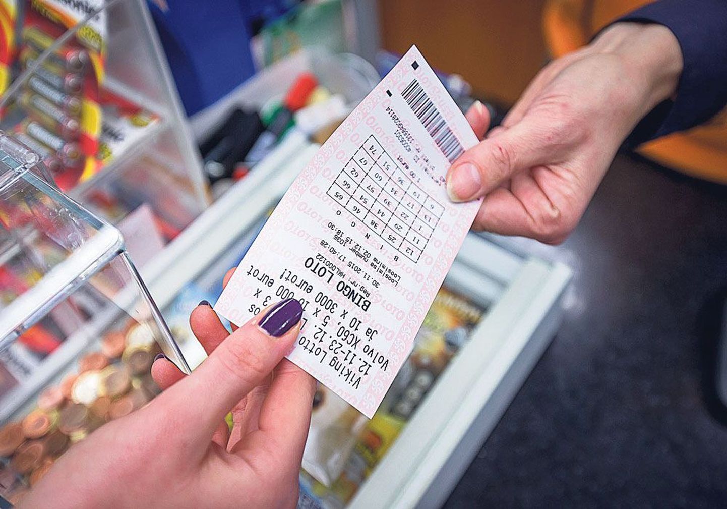 С нового года купить билеты классической лотереи можно будет, лишь предъявив удостоверение личности. Этот лотерейный билет был куплен пока еще без удостоверения личности.