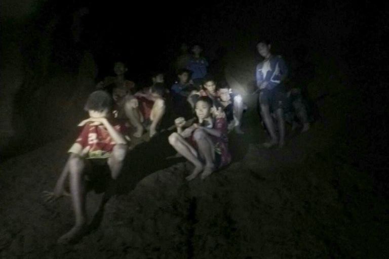 Koopasse lõksu jäänud Tai jalgpallipoisid leiti üles