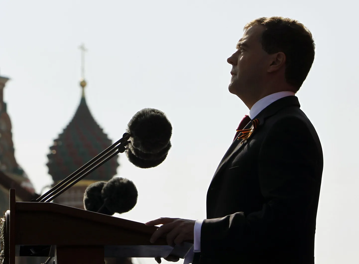 Дмитрий Медведев выступает на Красной площади в Москве.