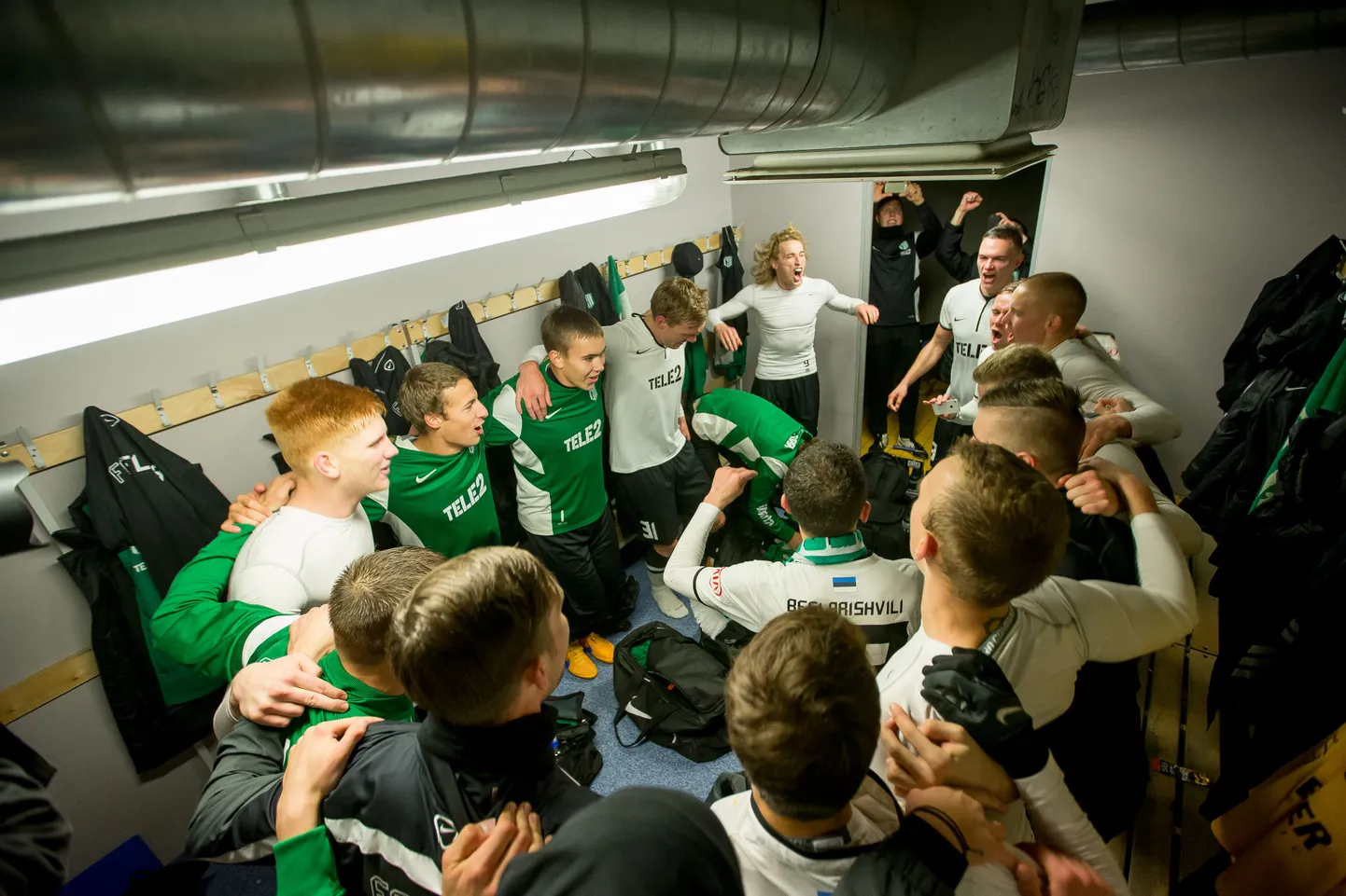 FC Flora mängijad tänavust tiitlivõitu tähistamas.