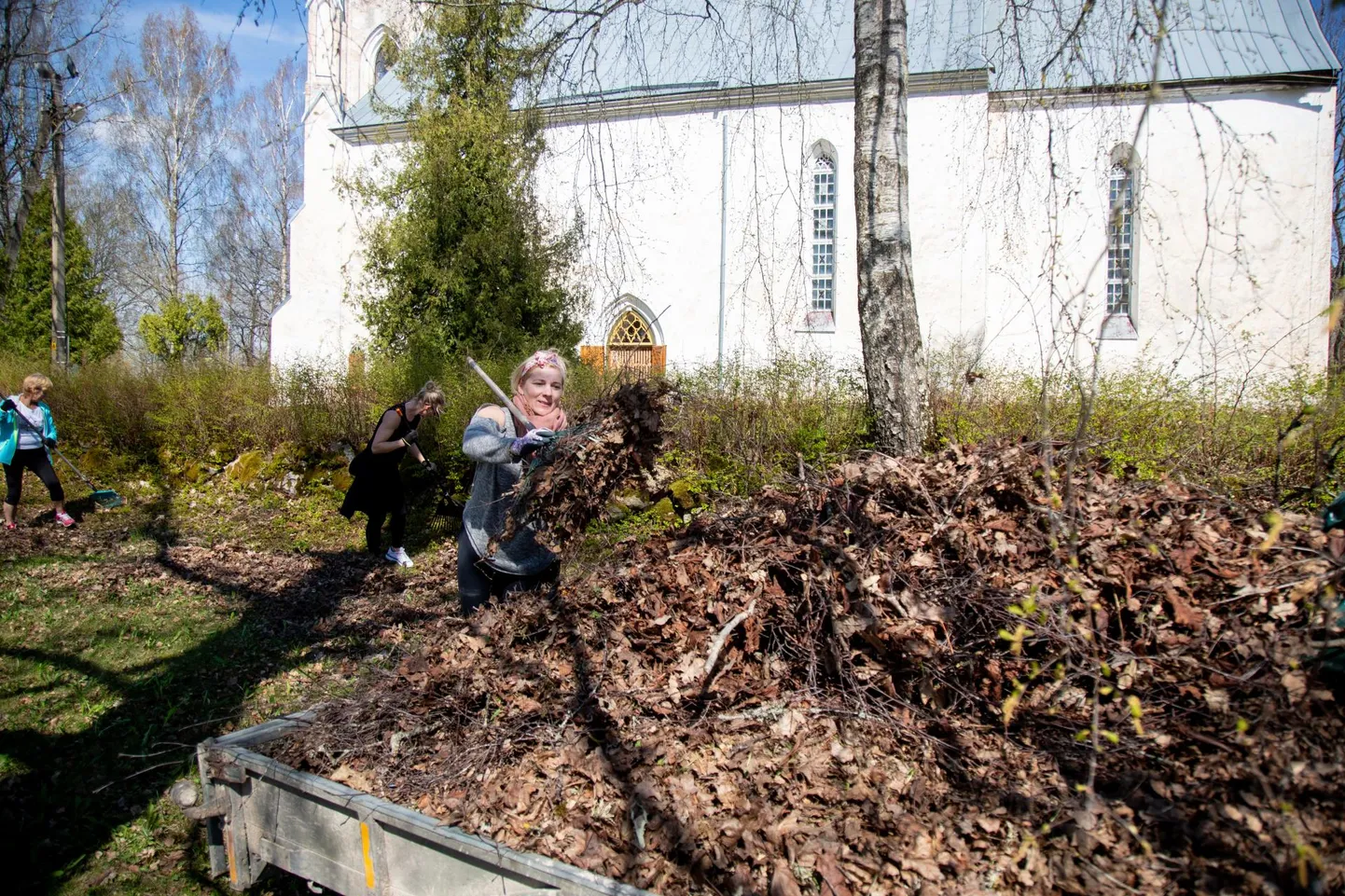 Paistu rahvamaja korraldas külas "Teeme ära!" talgupäeva aprilli viimasel pühapäeval.