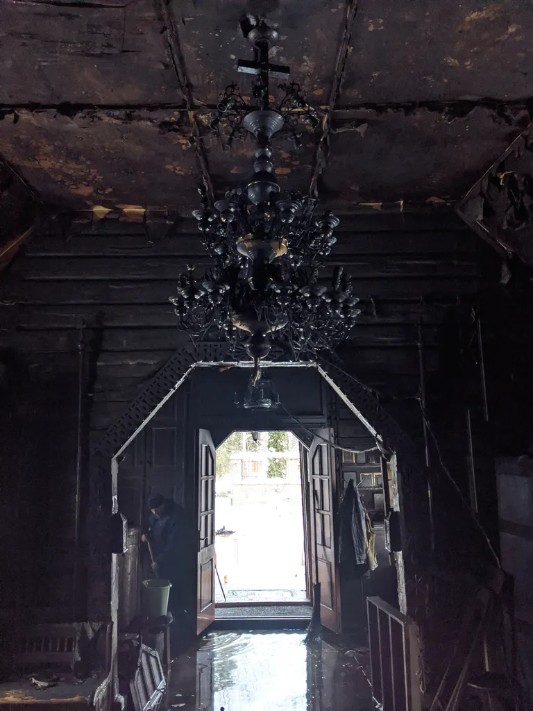 Последствие пожара в церкви Казанской иконы Божией Матери в Нарва-Йыэсуу.
