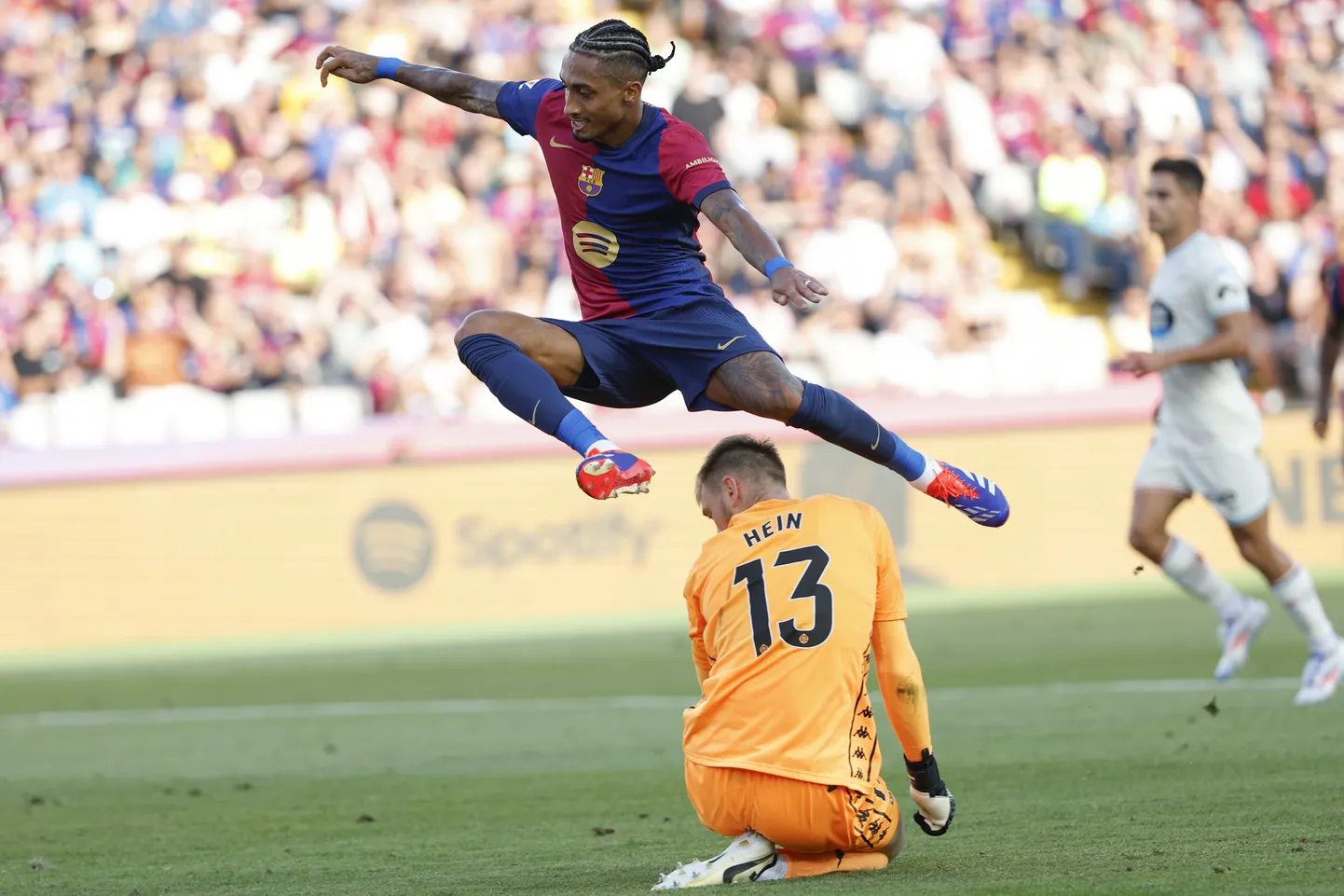 Karl Jakob Hein (oranžis) matšis Barcelona vastu.
