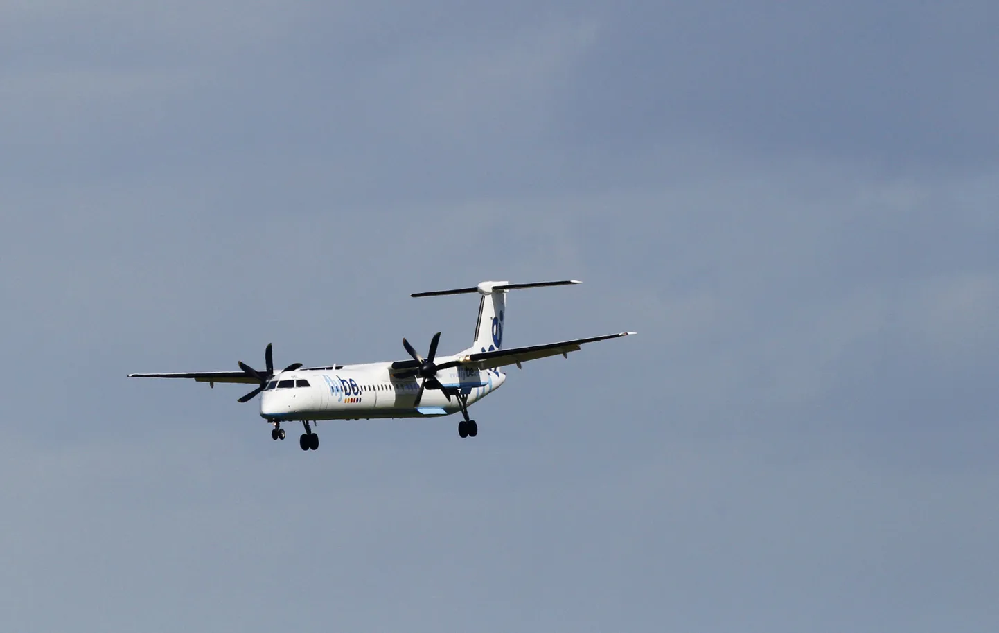 Flybe värvides reisilennuk.