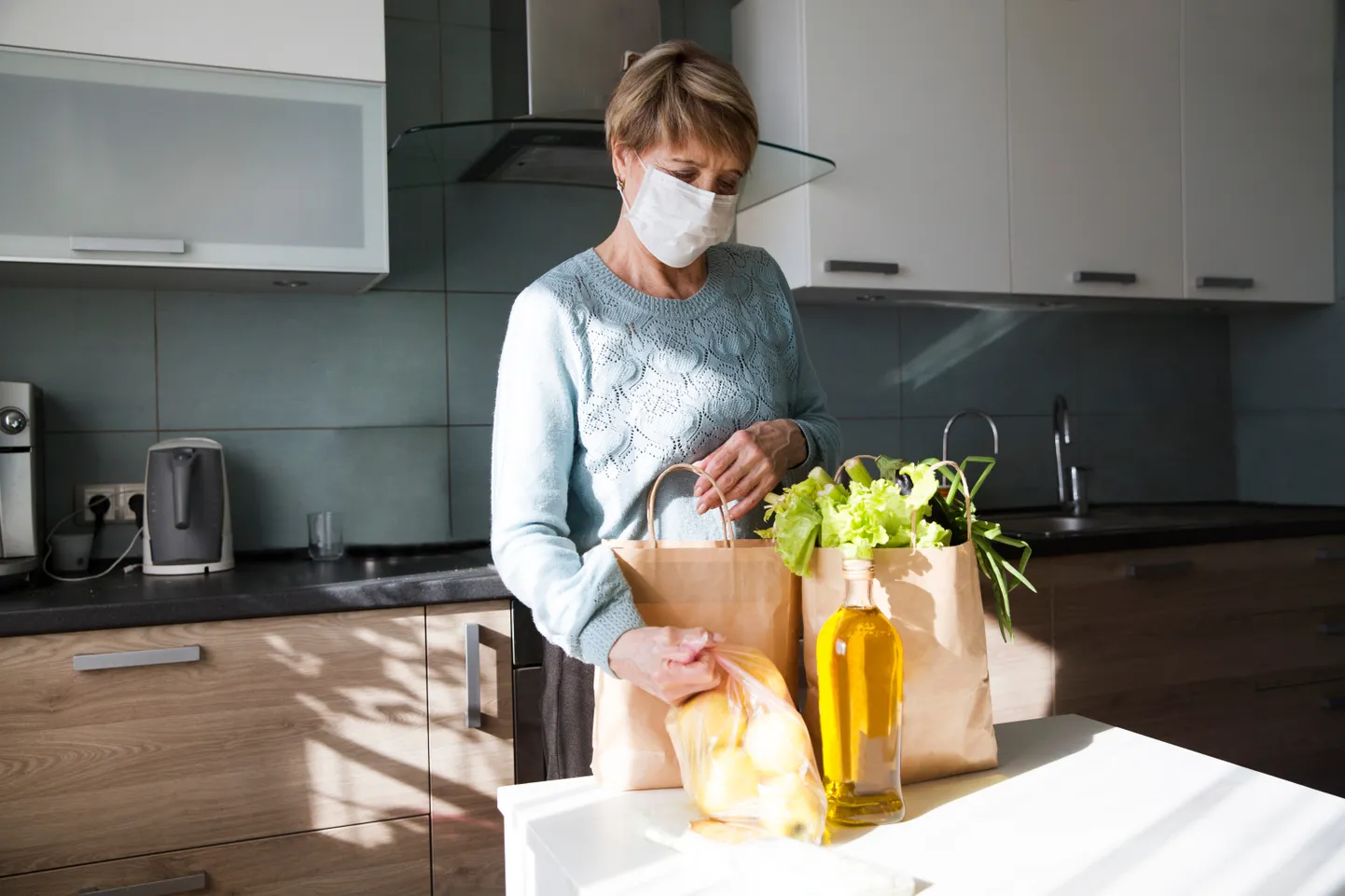 Продукты из магазина в период эпидемии. Иллюстративное фото