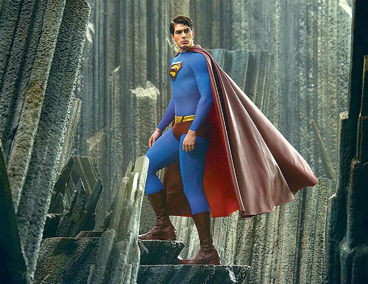 Selline ta on  vana kangelane tänapäevas, peaaegu muutumata kujul, nagu naasnud Supermani kehastab Brandon Routh.