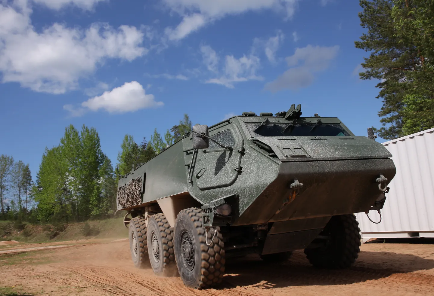 Somijas uzņēmuma "Patria" ražotā 6x6 bruņumašīna.