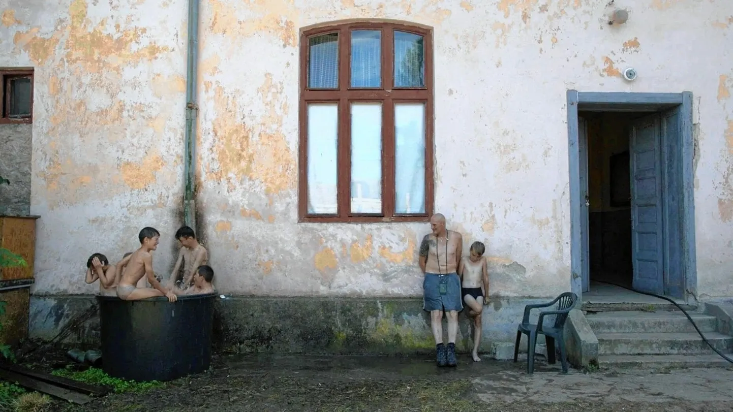 Ulrich Seidli värskeim film „Sparta“ linastub 27. märtsil Viljandi kinos Centrum. Film linastub rumeenia ja saksa keeles eesti-ja venekeelsete subtiitritega.
„Sparta“ on teine osa Seidli kolmeosalisest teosest olemise, armastuse, kuristike ja eriti selle teemal, kuidas minevik on moodustab vältimatult osa meie olevikust. „Sparta“ on järg filmile „Rimini“, mis linastus käesoleva aasta Berlinale võistlusprogrammis ja pälvis hulganisti kiitust Palići Filmifestivalil.