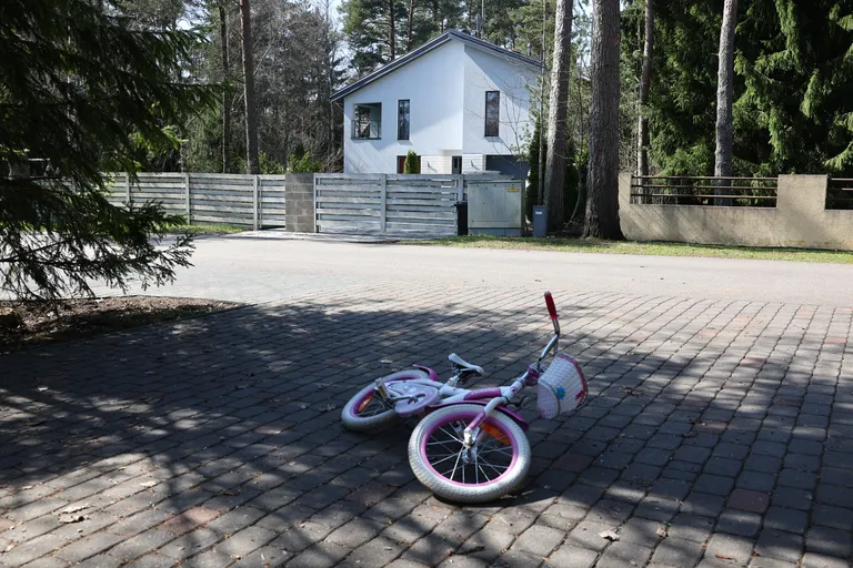 Naabritevaheline tüli Saku vallas päädis tulistamisega. Pildil sündmuspaik.