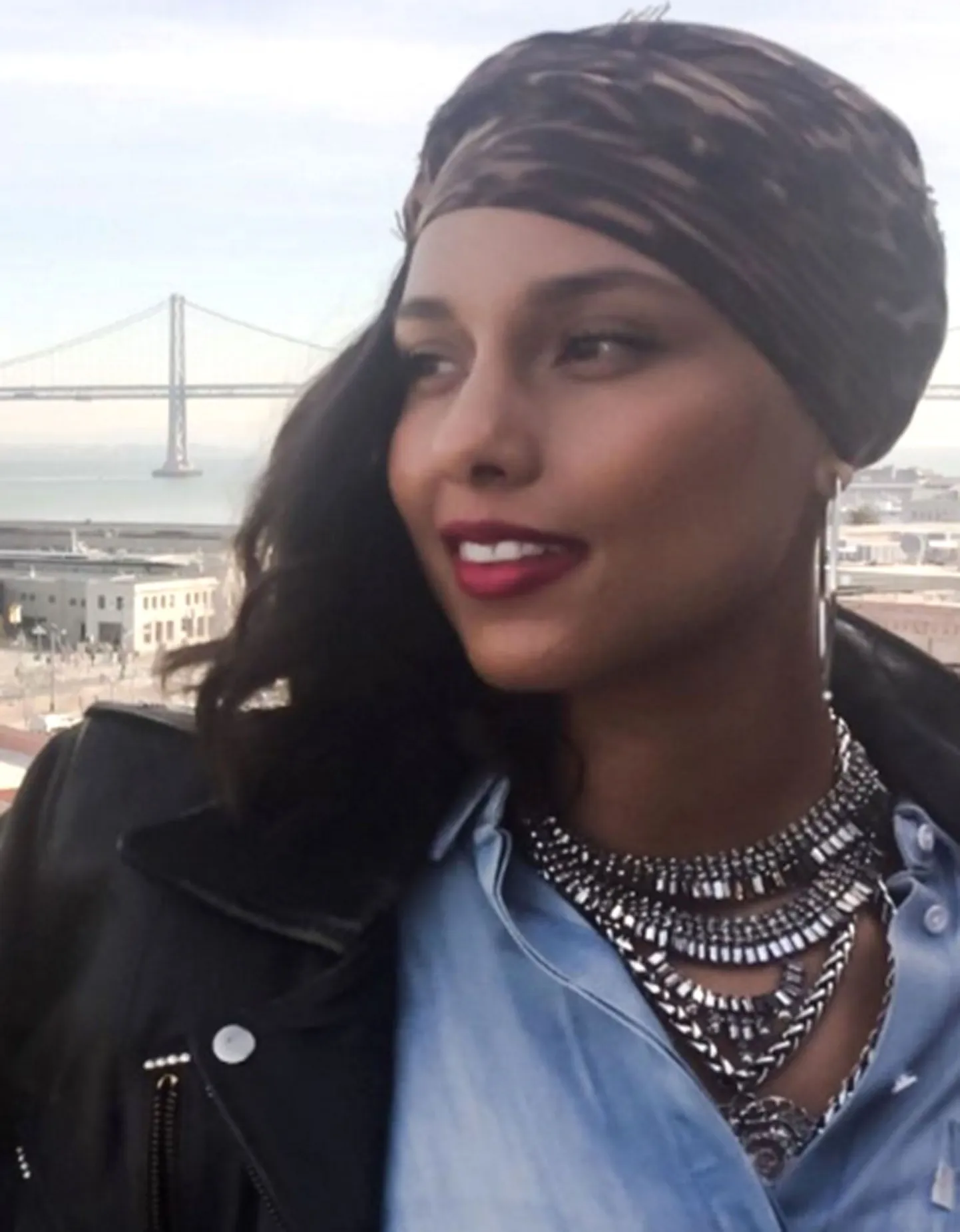 Lauljatar Alicia Keys juba teab, kuidas ehetega mängida.