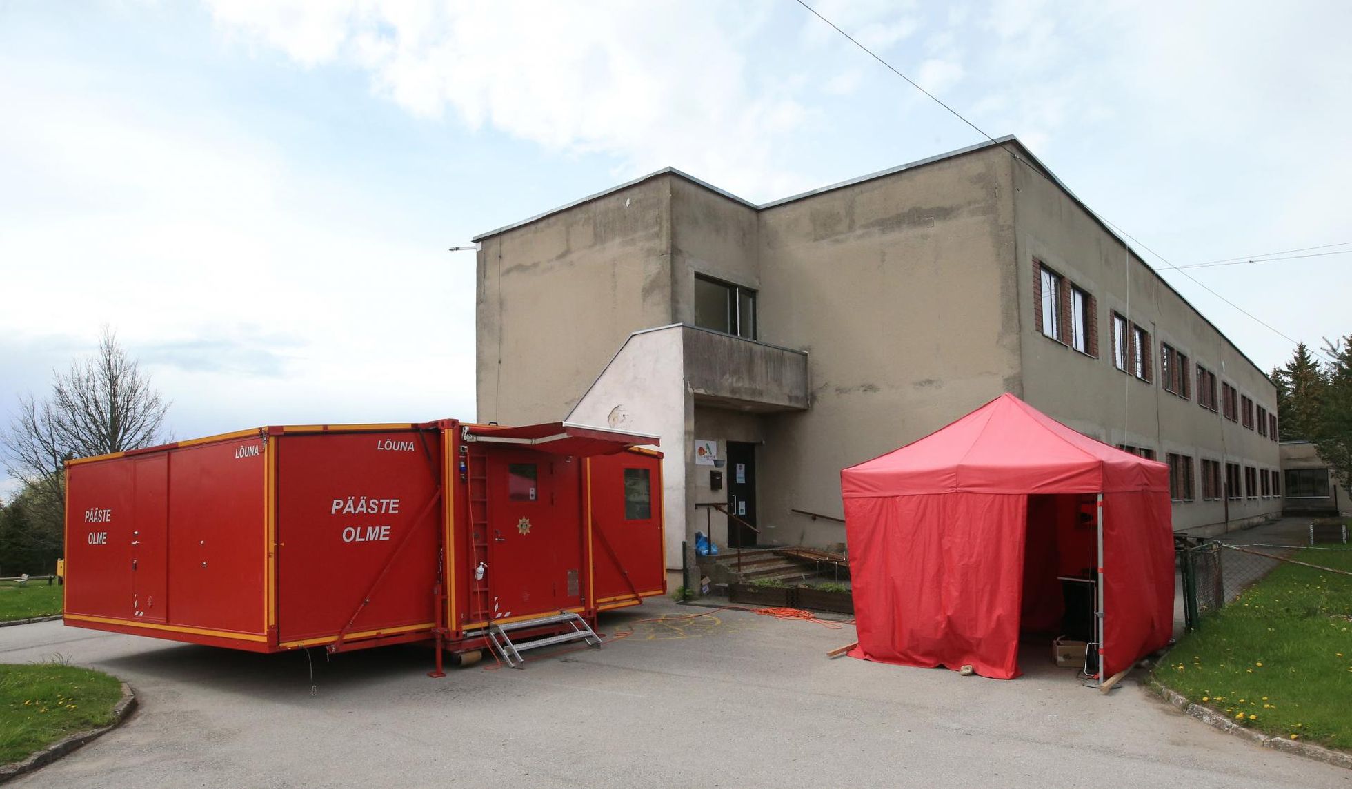 Красная палатка и контейнерный дом Департамента здоровья исчезли из Дома призрения Табивере в прошлый понедельник, непосредственно после окончания чрезвычайного положения.