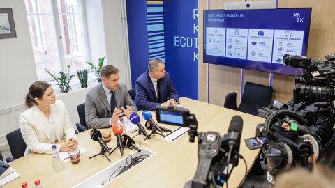 PEETER ESPAK ⟩ Saime teada, et RKIKi majas võib levida viiruslik amneesia. Aga Elmar Vaher näis rääkivat tõtt
