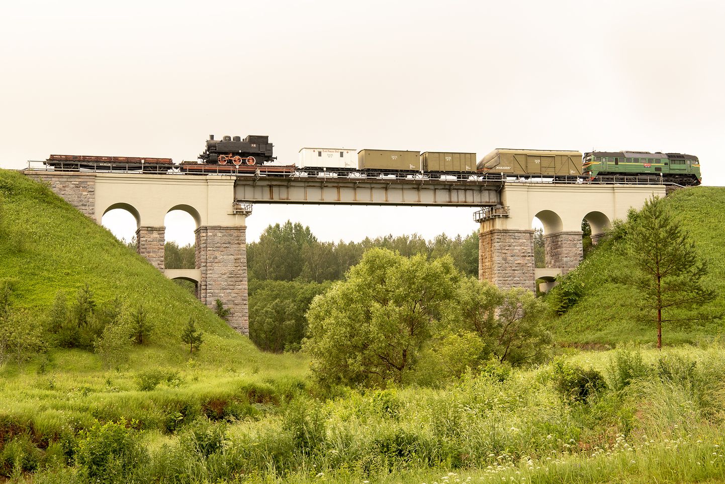 Soomusrongist "Wabadus" Lätis Lade raudteesillal Rauna jõel