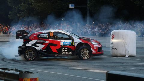 FOTOD JA VIDEO ⟩ Rallisõitjad kärsatasid kunagisel autovabaduse puiesteel rehve