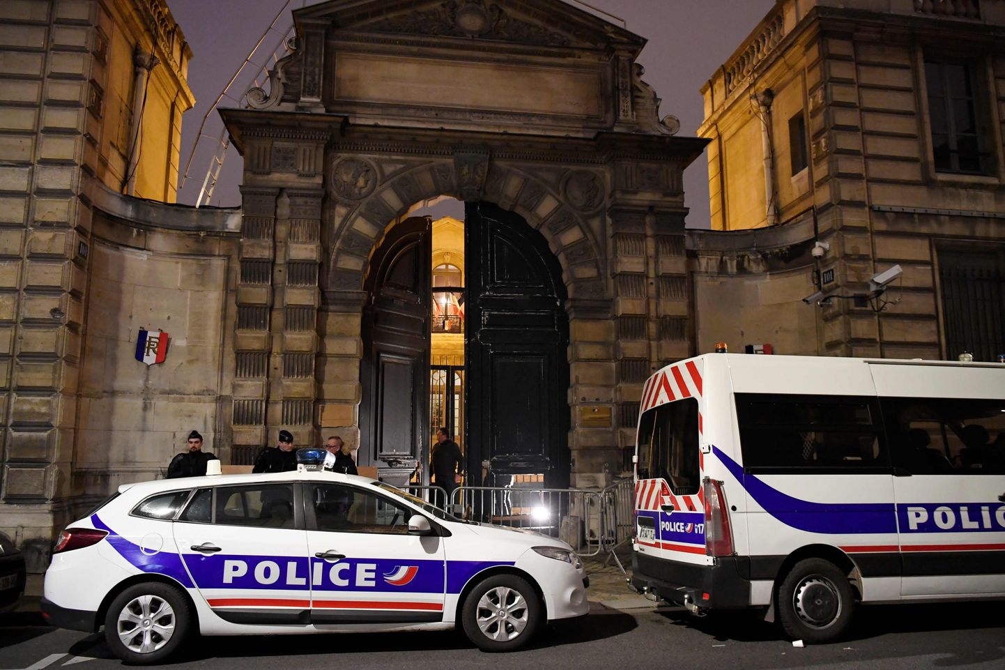 Politseiautod Pariisis.