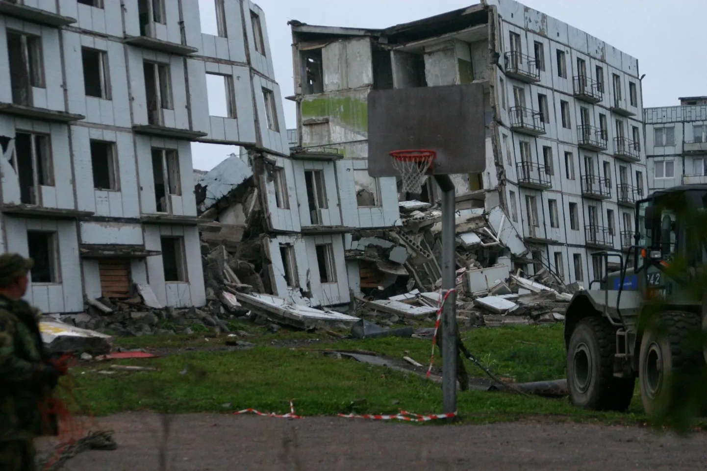 Praeguseks Tapal Üleviste tänaval õhku lastud kortermaja 2010. aastal.