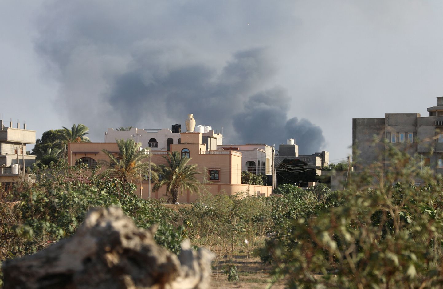 Lahingutes Liibüa pealinna Tripoli lähedal on hukkunud vähemalt 27 inimest.
