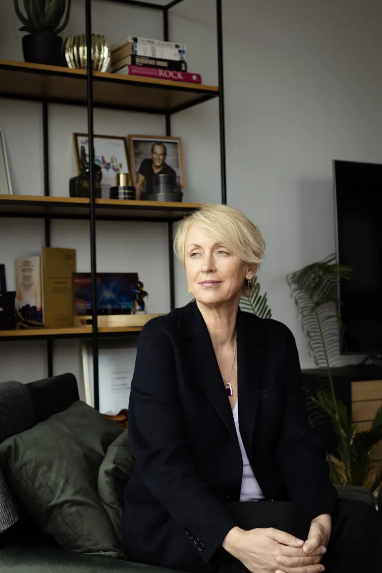 Eva Palmi poolt Eestisse toodud suurartistide loetelu on muljetavaldav, tänavu esinevad Tallinna Lauluväljakul Imagine Dragons, Justin Timberlake ja AC/DC. Kontserdikorraldajate meestekeskses, jõulisust ja konkreetsust nõudvas maailmas tegutsev naine hindab sellevõrra vaikset luksust, ilu ja disaini.